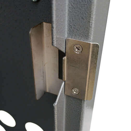 Close-up of the secure hinge on the Professional Aluminum Dog Crate by Zinger for enhanced durability.