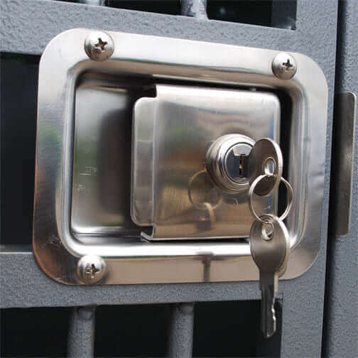 Close-up of the secure locking mechanism on the Professional Aluminum Dog Crate by Zinger.